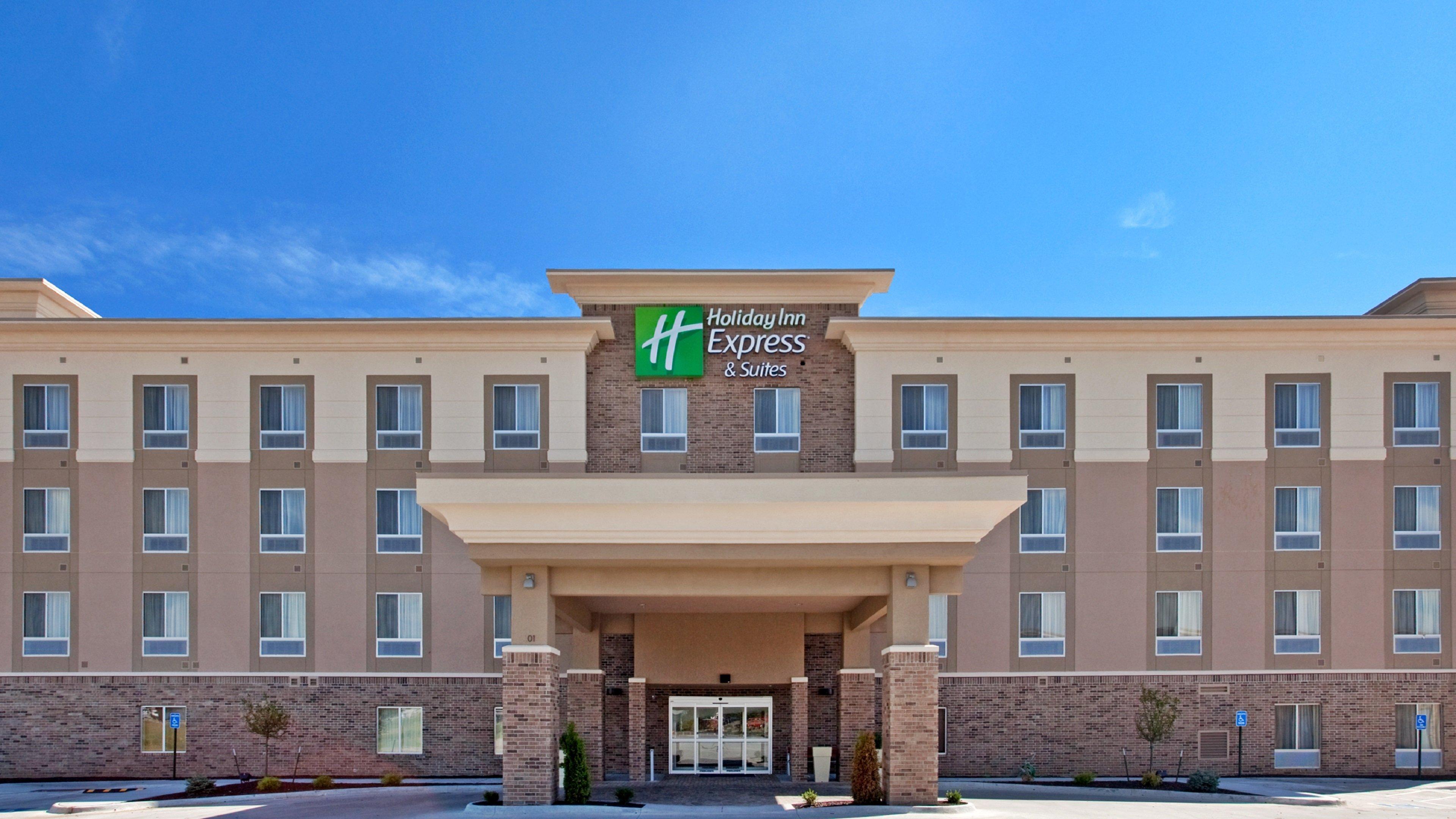 Holiday Inn Express & Suites North Topeka Exterior foto